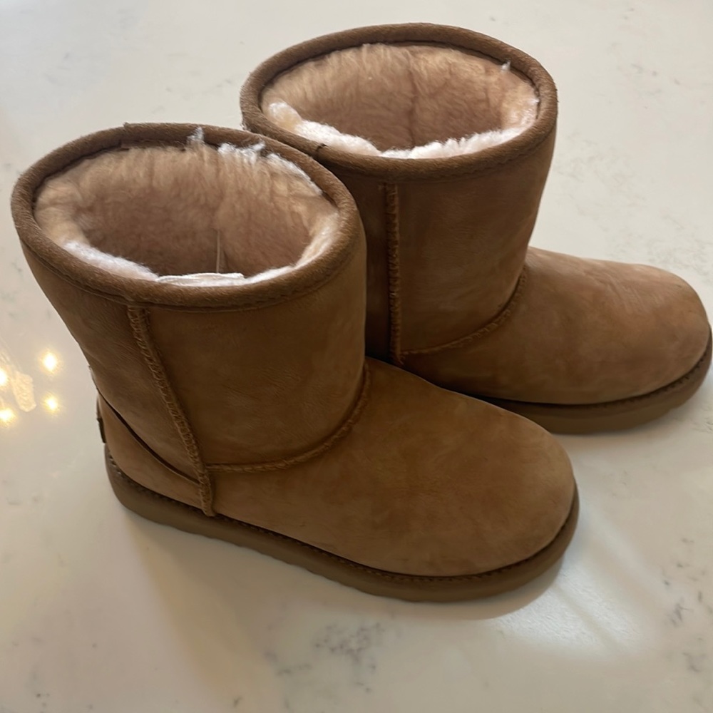 Girls chestnut Uggs